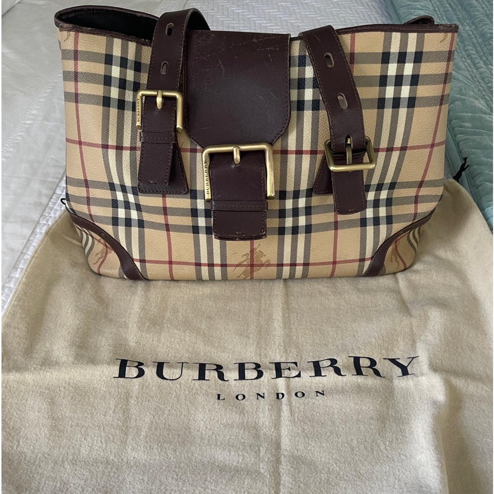 ***BURBERRY*** Classic Large tote with Buckle Bag 🩵 💙